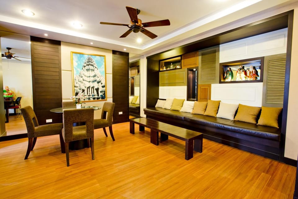Communal lounge/ TV room