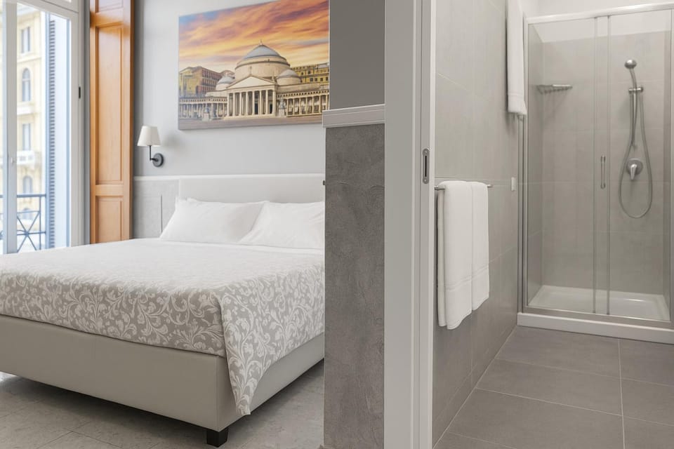 Shower, Bed, Bathroom, Photo of the whole room, Bedroom, towels
