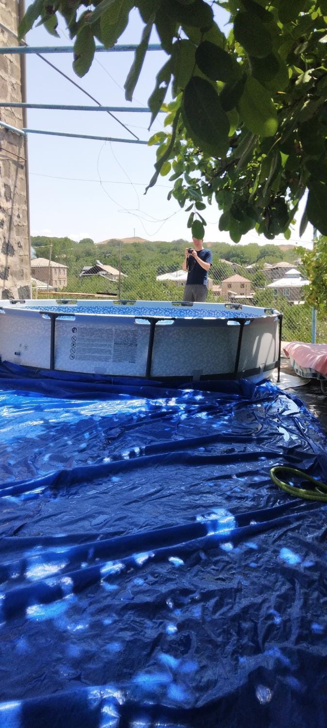 Day, Swimming pool