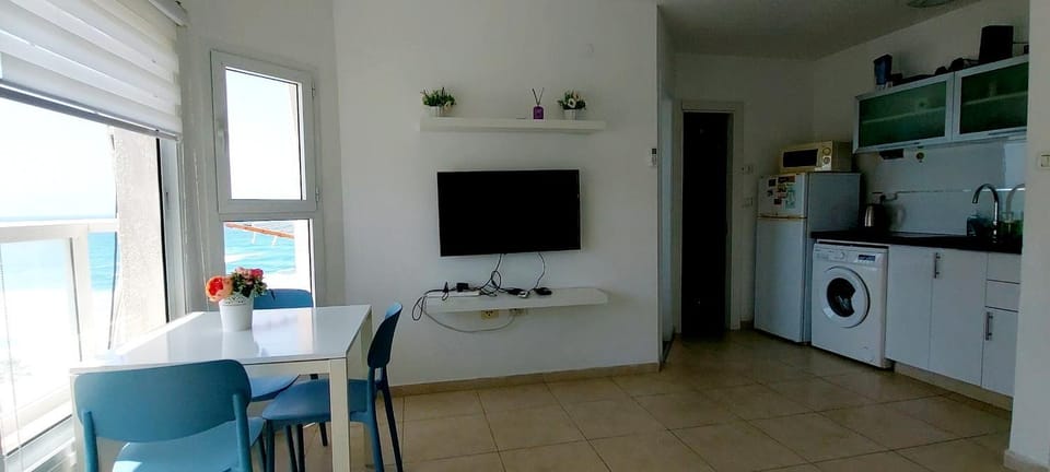 Kitchen or kitchenette, Living room, Seating area, dishwasher, stove, washing machine