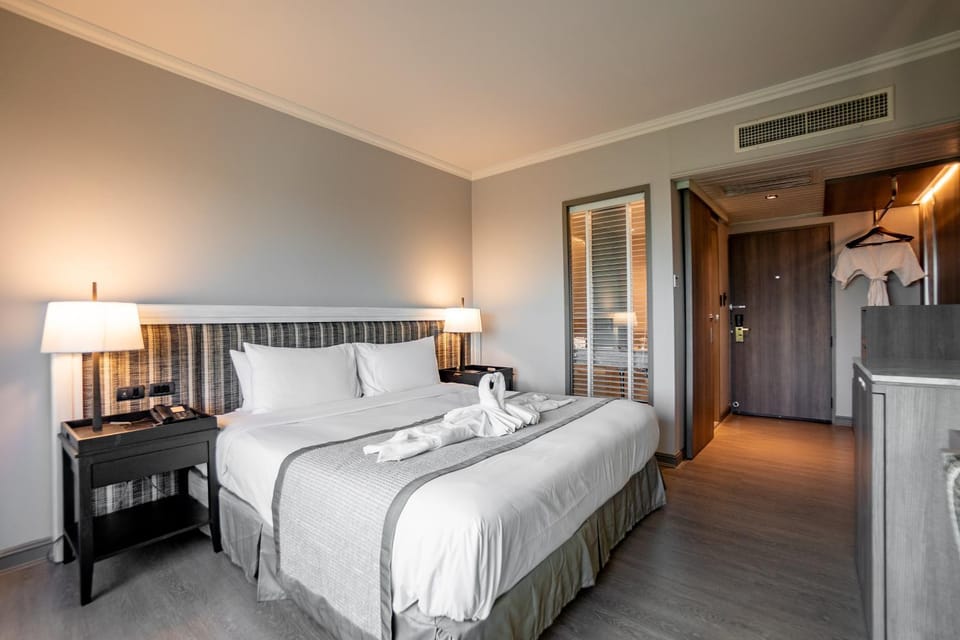 Bedroom, Guests, River view