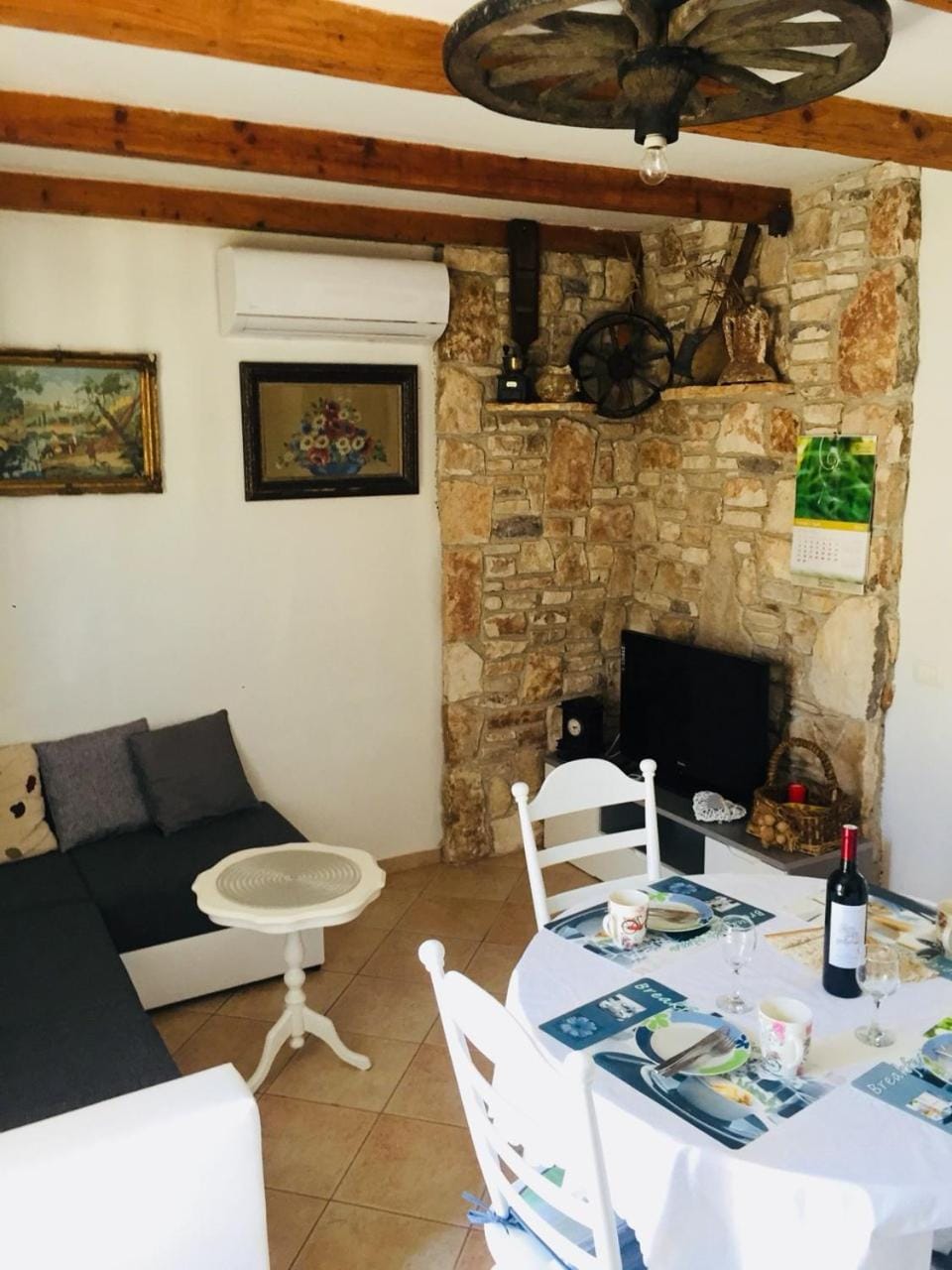 Living room, Dining area