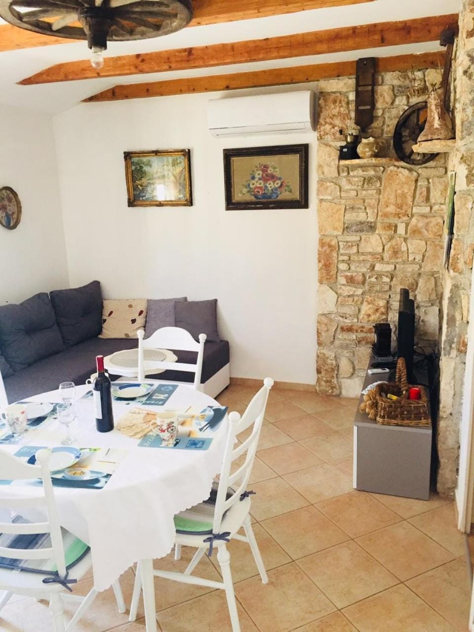 Living room, Dining area