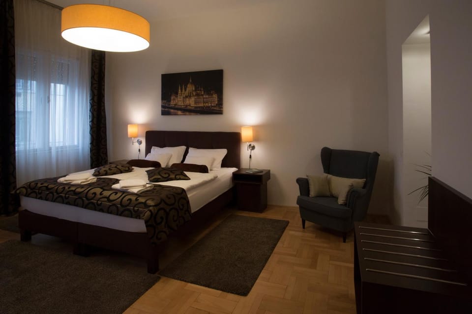 Spring, Day, Winter, Summer, Photo of the whole room, Bedroom, Autumn, On site, City view, children, young children, older children, group of guests, Family