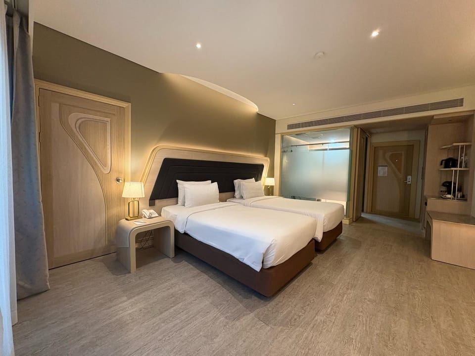 Bed, Photo of the whole room, Bedroom, wardrobe, air conditioner