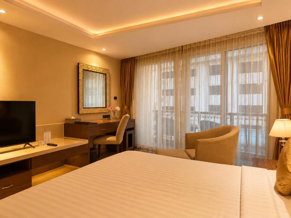 Shower, Balcony/Terrace, City view, Bath, safe