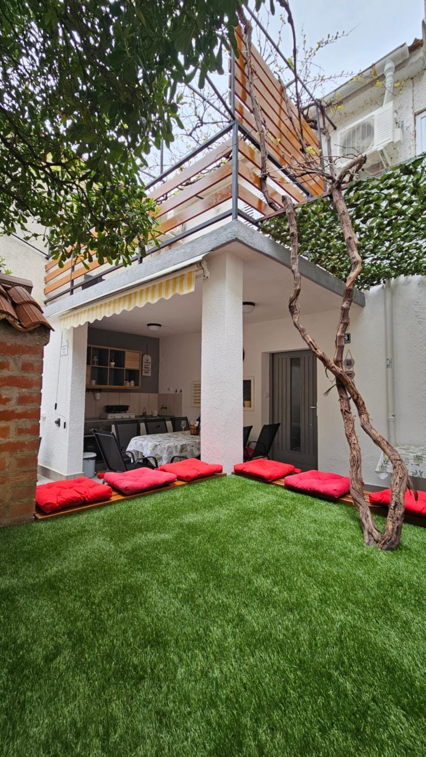 Patio, Day, Garden, Garden, Garden view