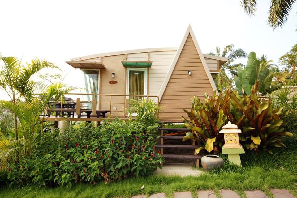 Property building, Day, Garden, Garden view