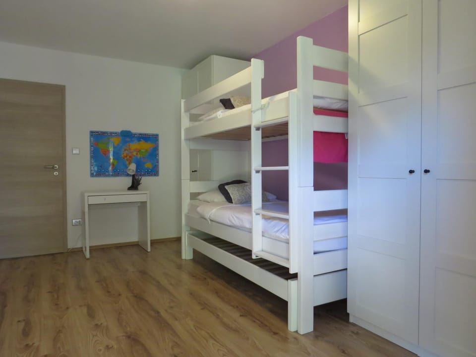 Bedroom, bunk bed