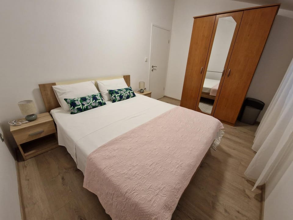 Bed, Bedroom, wardrobe