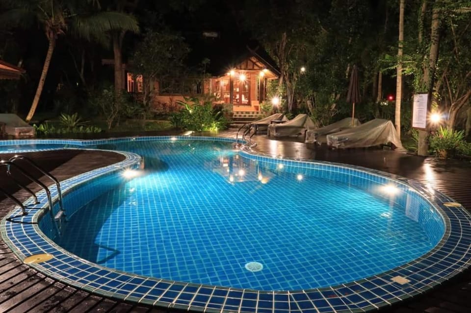Swimming pool
