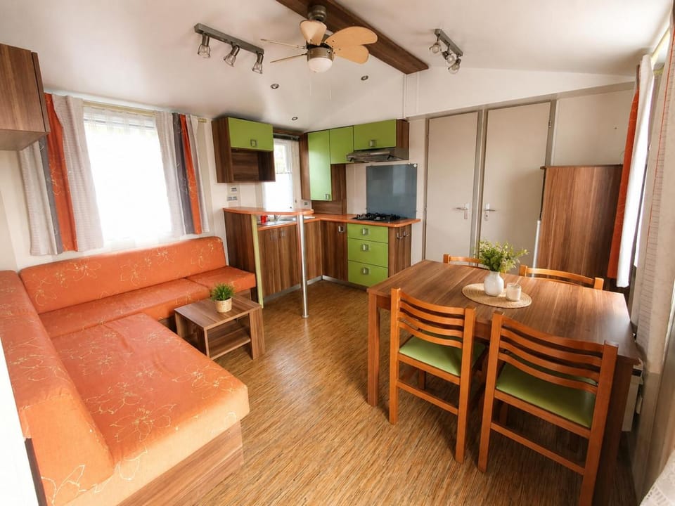 Communal lounge/ TV room, Kitchen or kitchenette, Living room, Seating area, Dining area, pet friendly