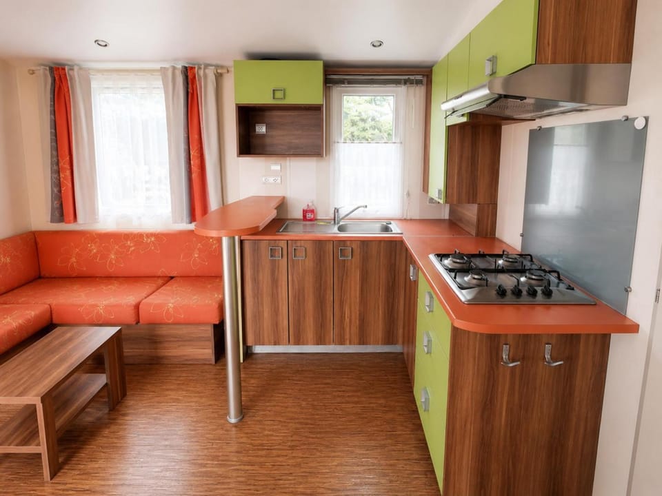 Kitchen or kitchenette, Living room, Seating area, pet friendly, stove