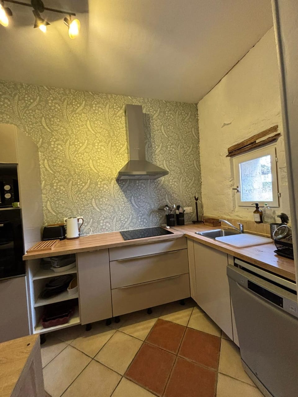 Kitchen or kitchenette, dishwasher, stove, toaster