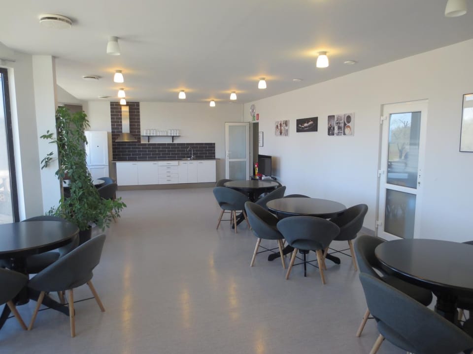 Restaurant/places to eat, Communal lounge/ TV room