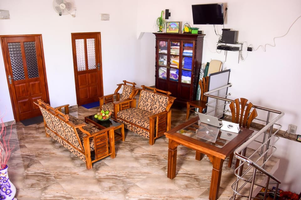 Communal lounge/ TV room