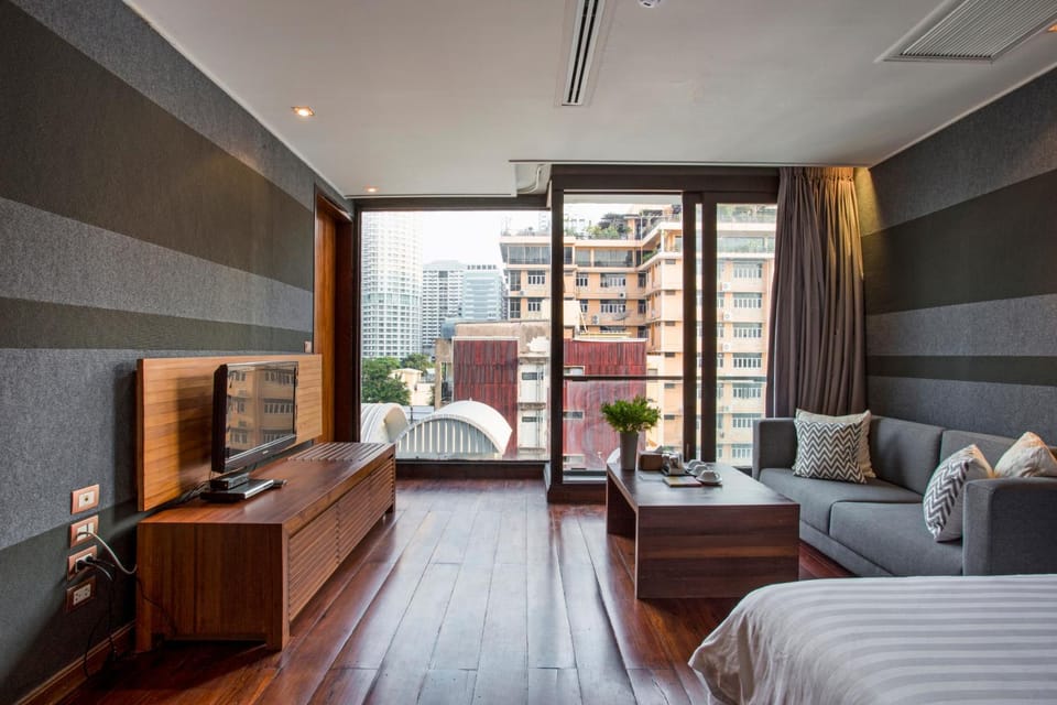 Bed, Living room