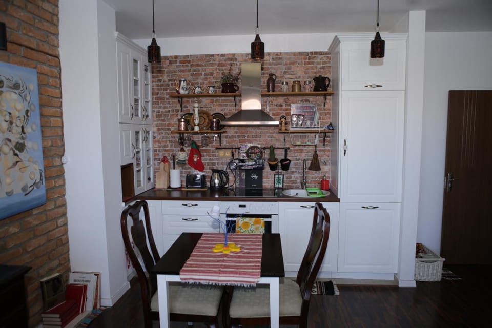 Kitchen or kitchenette, Decorative detail, Dining area