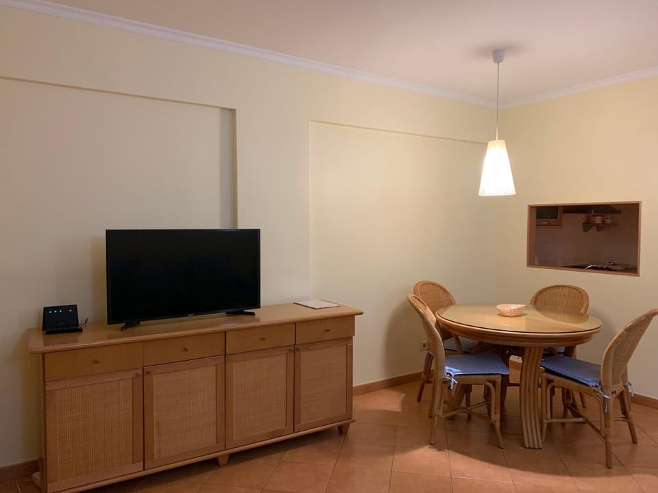 Communal lounge/ TV room, Dining area