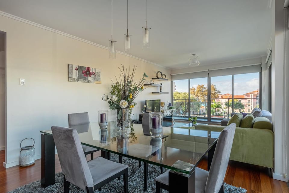 Nightclub / DJ, Dining area