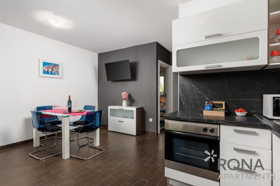 TV and multimedia, Dining area