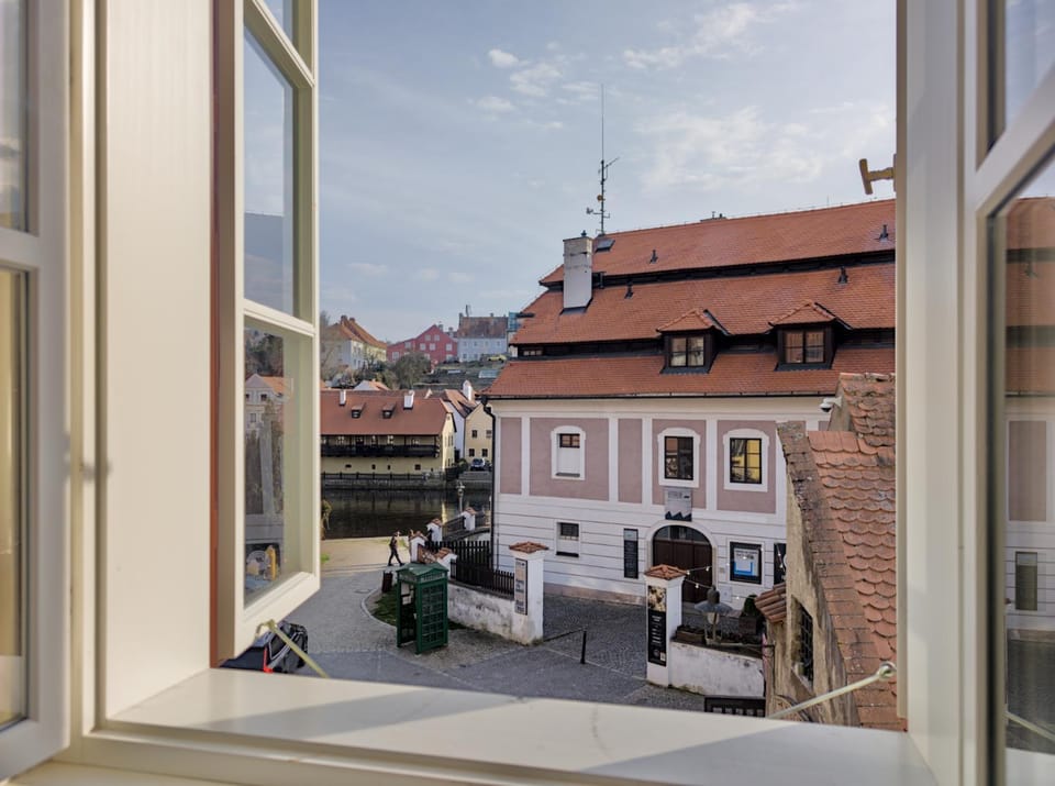 View (from property/room), City view, Street view, Location