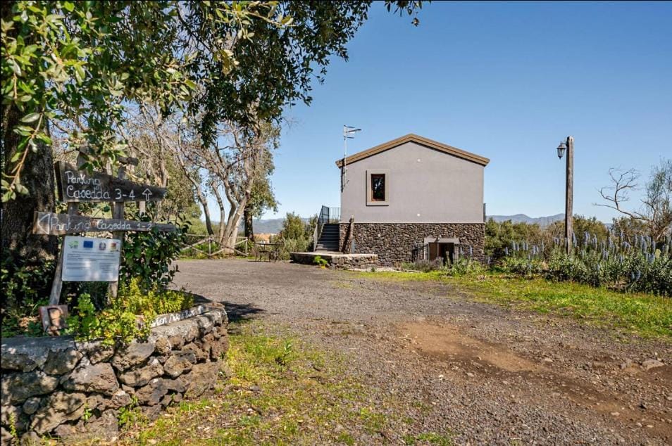 EcoAgriturismo Notti Stellate Etna Mare Farm Stay in Sicily