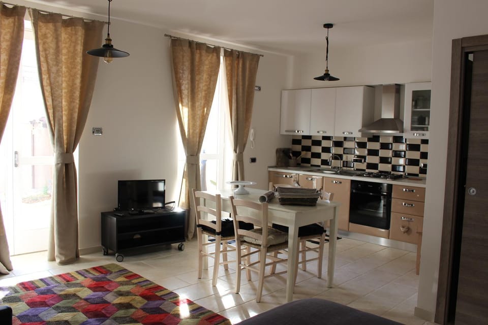 TV and multimedia, Kitchen or kitchenette, Dining area