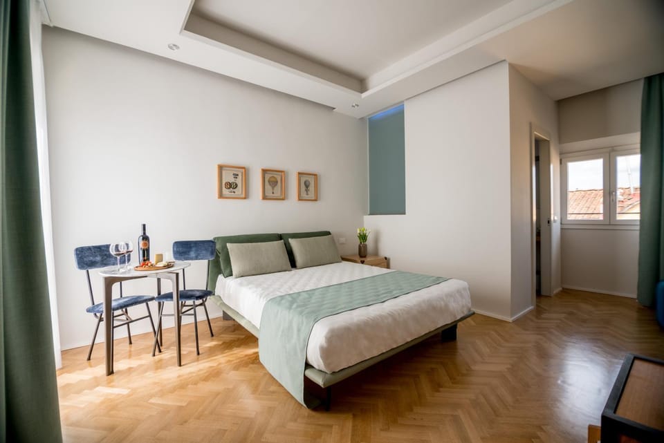 Photo of the whole room, Bedroom