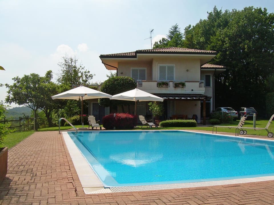 Facade/entrance, Swimming pool