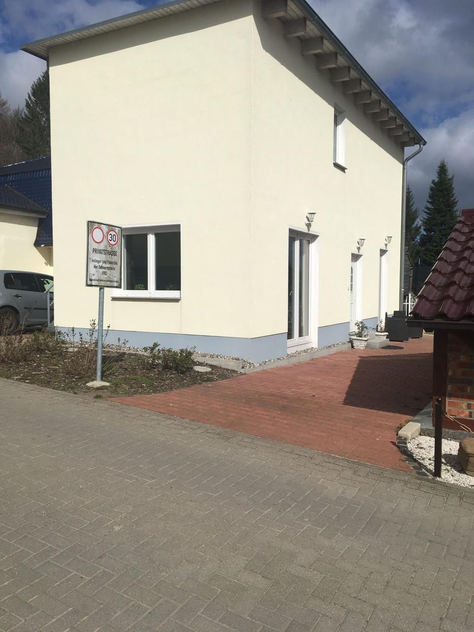 Facade/entrance