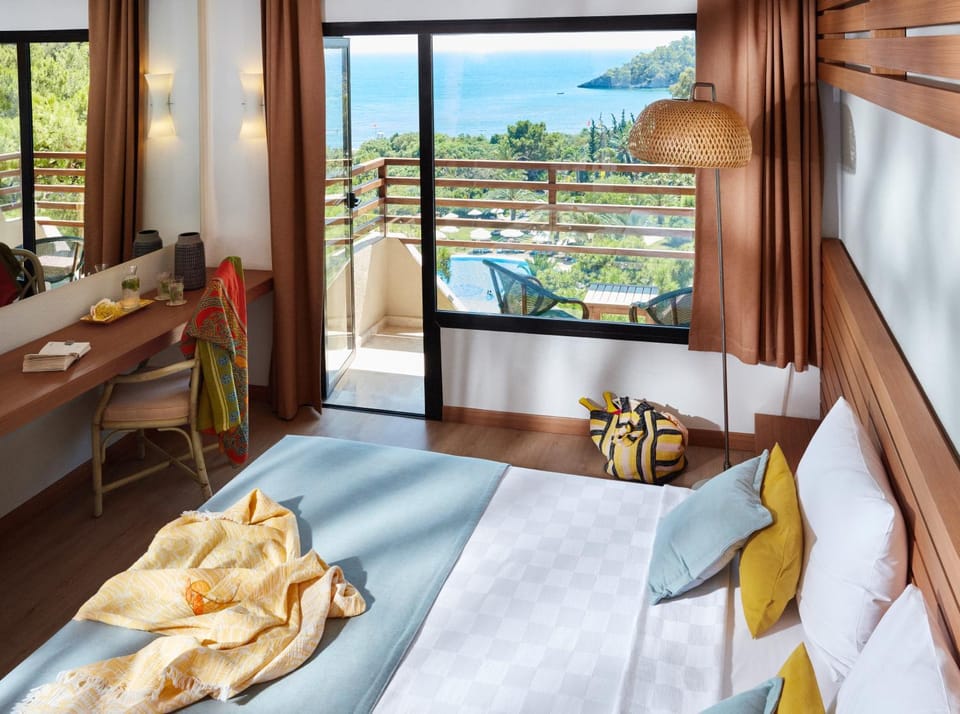 Bed, Bedroom, Sea view