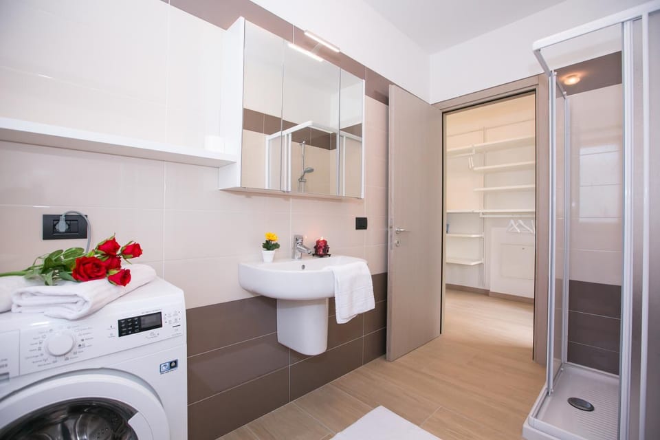 Shower, Bathroom, washing machine