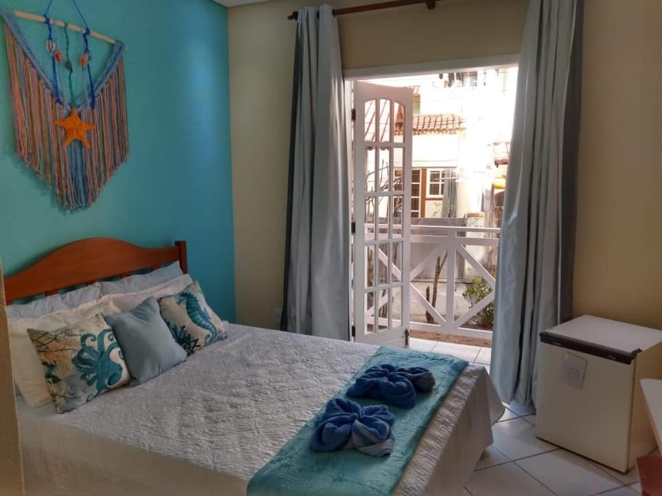 Bed, Bedroom, Street view