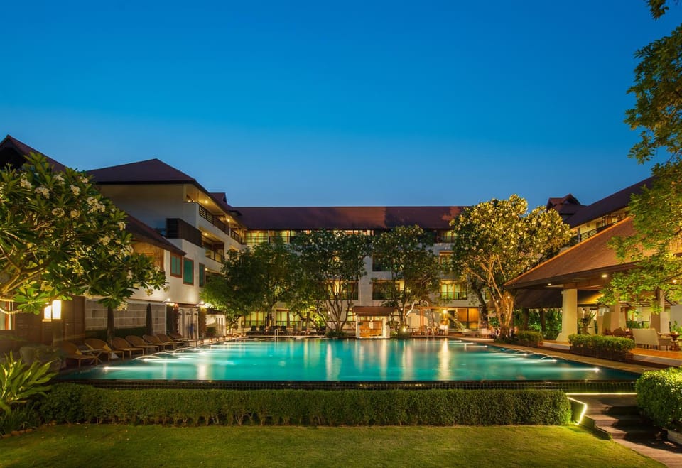Facade/entrance, Day, Night, Natural landscape, Winter, Summer, On site, Pool view, River view, Swimming pool, Family