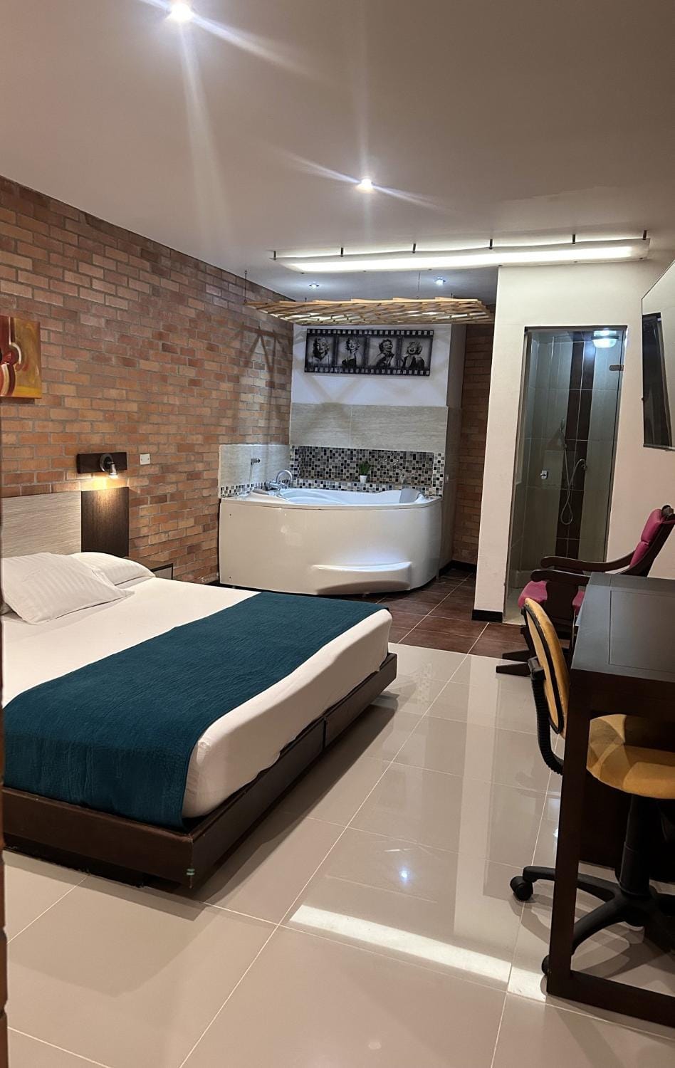Hot Tub, Sauna, Bedroom