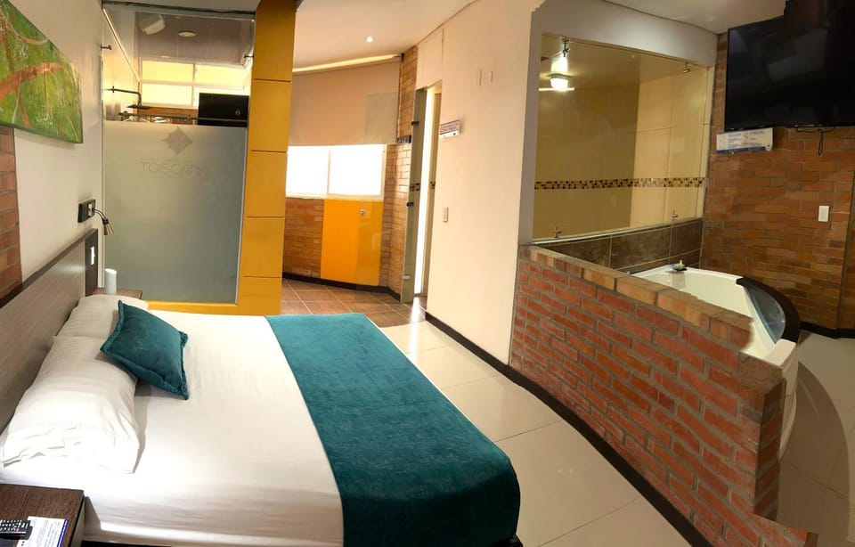 Hot Tub, Sauna, Bedroom