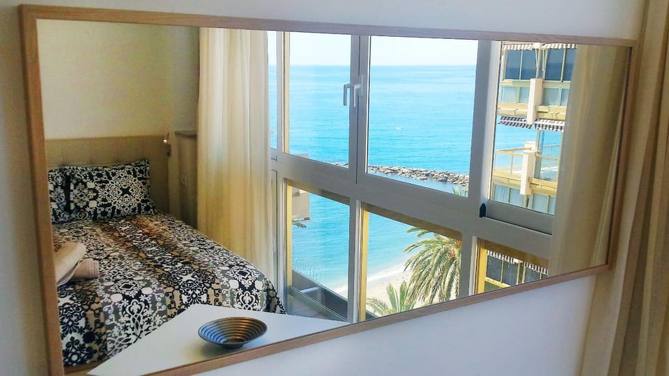 Decorative detail, Pool view, Sea view