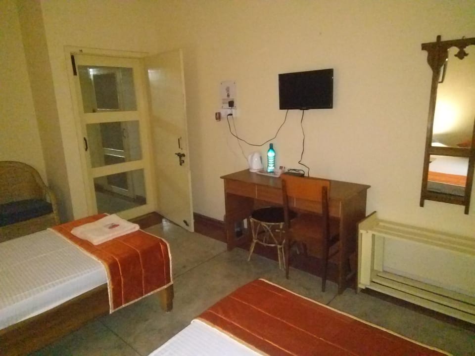 Coffee/tea facilities, Other, Photo of the whole room, Decorative detail, Bedroom