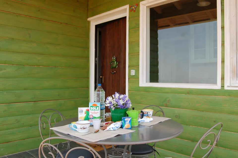 Patio, Italian breakfast