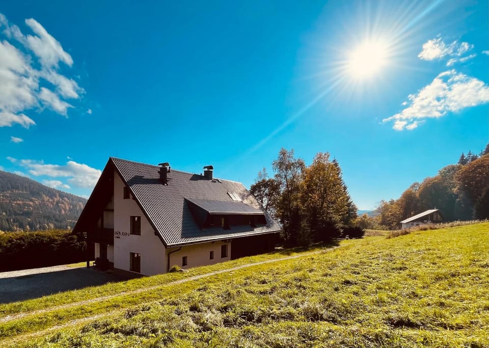 Property building, Spring, Day, Natural landscape, Summer, Mountain view