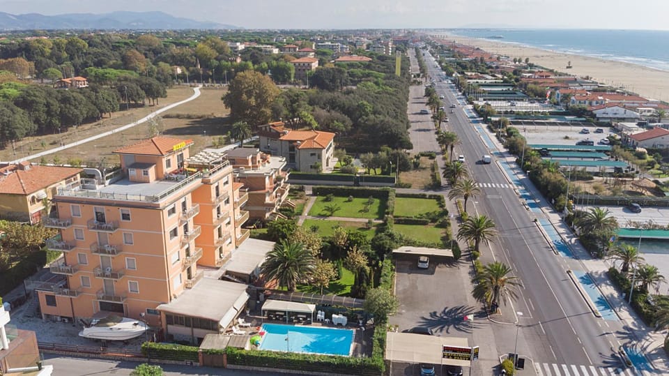 Facade/entrance, Natural landscape, Bird's eye view, Fitness centre/facilities, Beach, Windsurfing, Hiking, Cycling, Garden view, Mountain view, Sea view, Swimming pool, Swimming pool
