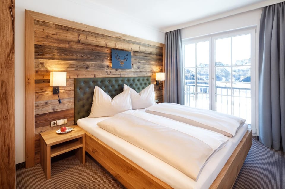 Bed, Balcony/Terrace, Photo of the whole room, Bedroom, Mountain view