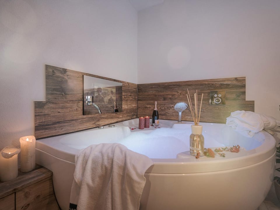 Hot Tub, Bathroom, TV and multimedia, Bath