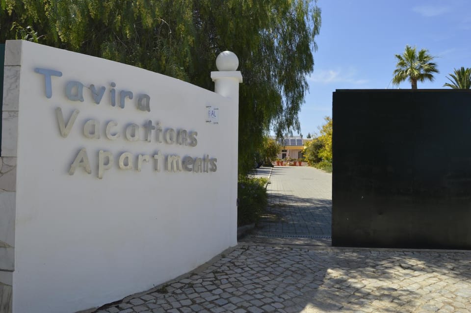 Facade/entrance, Logo/Certificate/Sign, Parking