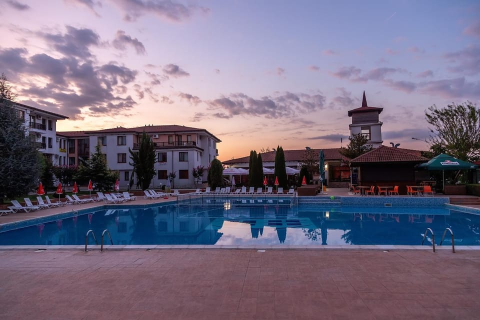 Patio, Restaurant/places to eat, Garden, Lounge or bar, Beach, Swimming pool