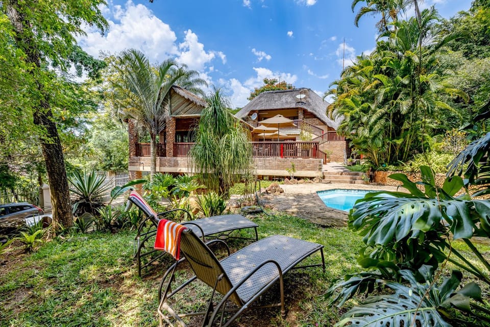 Property building, Patio, Day, Natural landscape, Garden, Garden view, Pool view, Swimming pool, Swimming pool, sunbed
