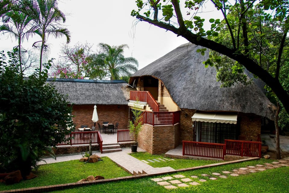 Property building, Day, Natural landscape, Garden, On site