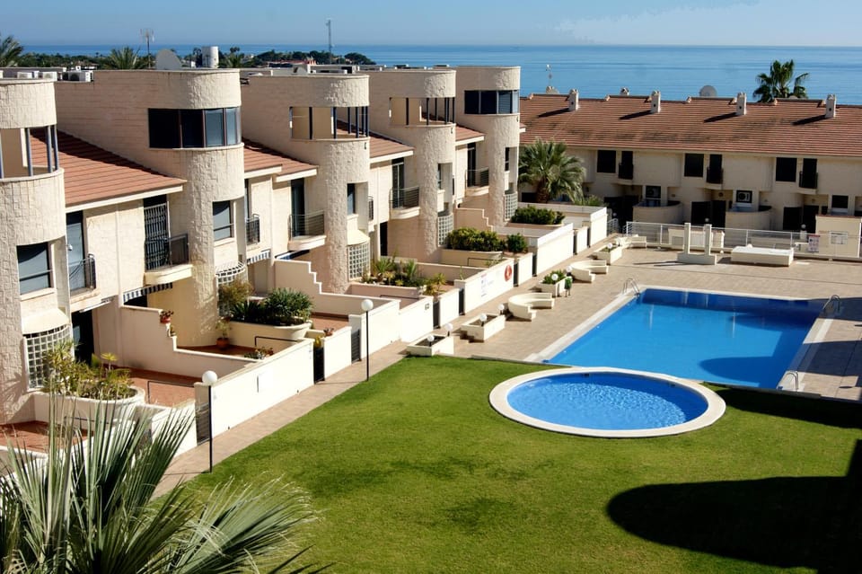 Pool view, Sea view
