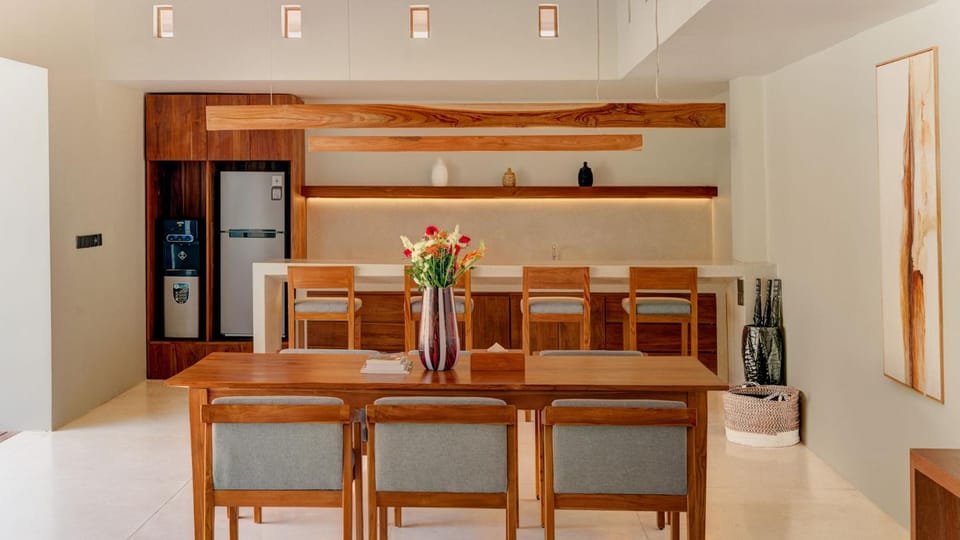 Dining area, kitchen